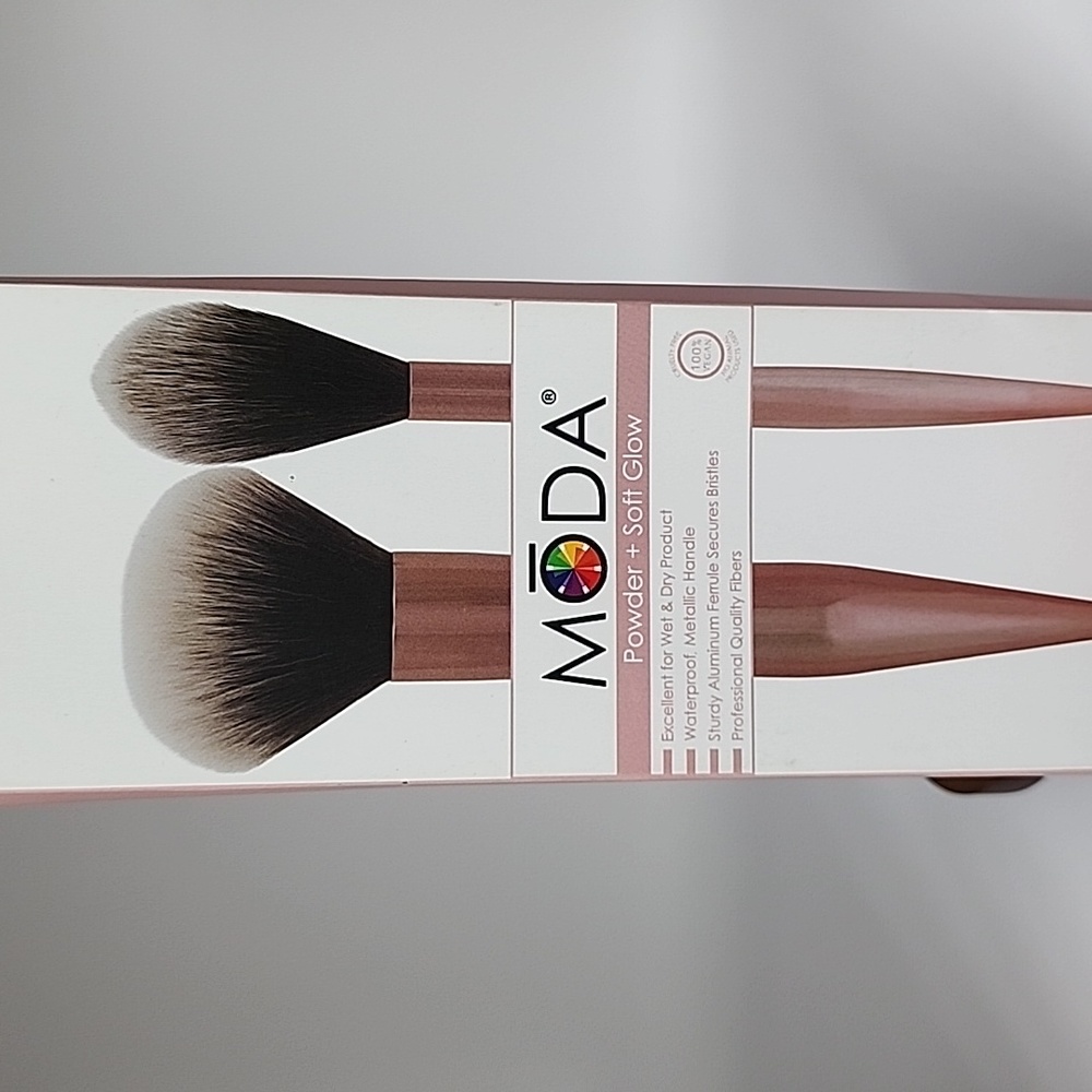 Moda Powder + Soft Glow Brush Set in Rose Gold - Picture 5 of 14
